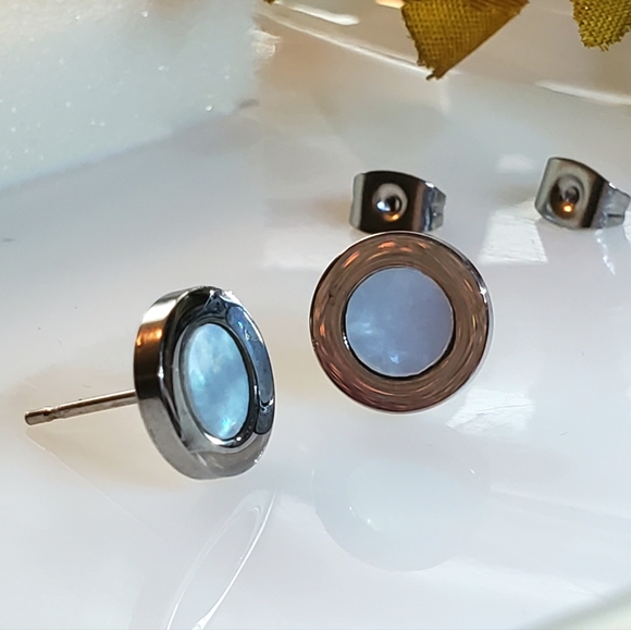 E 21C NEW Silver Pearlescent Stud Earrings - Picture 3 of 6